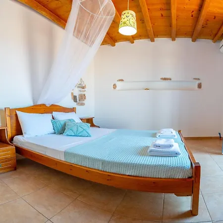 Holiday home Ioanna For 10 - Allparos